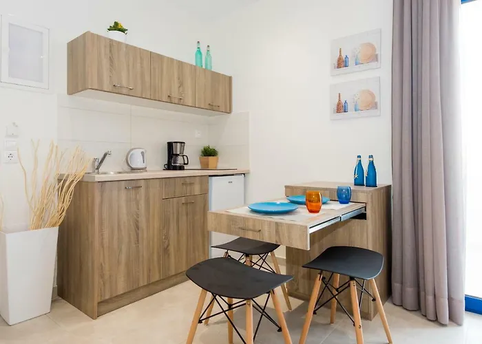 Mikes Lux Херсониссос