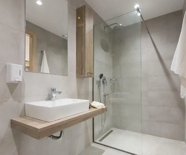 Mikes Lux * Херсониссос